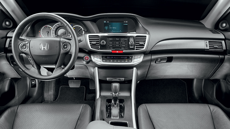 Ar-condicionado digital tem ajustes independentes para os dois lados da cabine | <a href="https://beta-develop.quatrorodas.abril.com.br/carros/testes/honda-accord-748896.shtml" rel="migration">Leia mais</a>