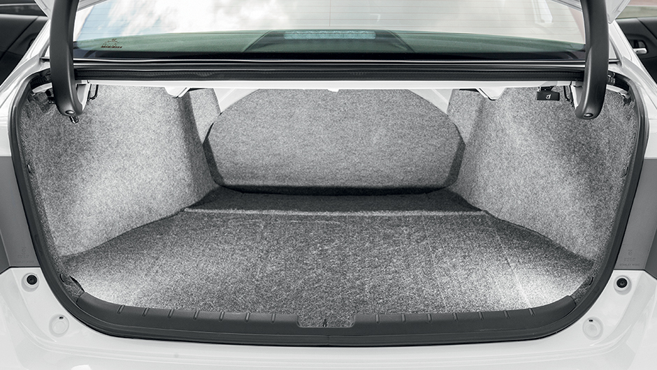 No porta-malas, cabem 447 litros de bagagem | <a href="https://beta-develop.quatrorodas.abril.com.br/carros/testes/honda-accord-748896.shtml" rel="migration">Leia mais</a>