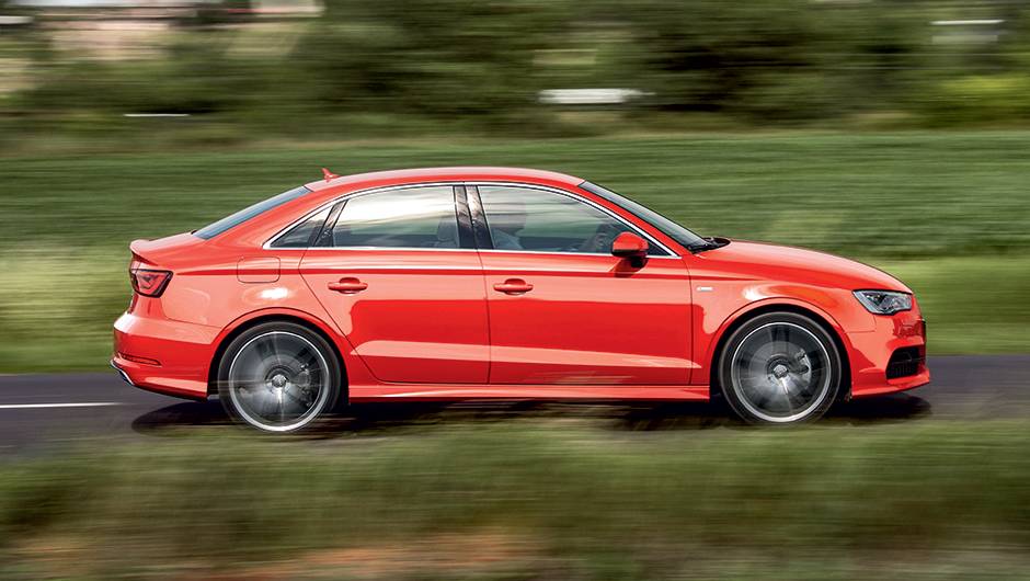 Para-lamas e capô têm design próprio: ele não é só um A3 com mais traseira | <a href="https://beta-develop.quatrorodas.abril.com.br/carros/impressoes/audi-a3-limousine-750333.shtml" rel="migration">Leia mais</a> Para-lamas e capô têm design próprio: ele não é só um A3 com mais traseira | <a href="https://beta-develop.quatrorodas.abril.com.br/carros/impressoes/audi-a3-limousine-750333.shtml" rel="migration">Leia mais</a>