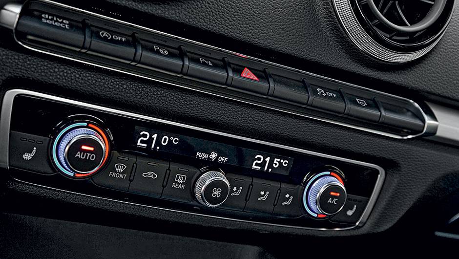 Ar-condicionado digital bizona com sa&iacute;das de ar atr&aacute;s | <a href="https://beta-develop.quatrorodas.abril.com.br/carros/impressoes/audi-a3-limousine-750333.shtml" rel="migration">Leia mais</a>