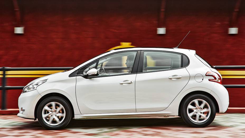 Peugeot obteve as melhores notas de visibilidade traseira | <a href="https://beta-develop.quatrorodas.abril.com.br/carros/comparativos/fiesta-x-208-x-c3-749647.shtml" rel="migration">Leia mais</a> Peugeot obteve as melhores notas de visibilidade traseira | <a href="https://beta-develop.quatrorodas.abril.com.br/carros/comparativos/fiesta-x-208-x-c3-749647.shtml" rel="migration">Leia mais</a>