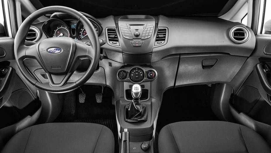 Ótima posição para dirigir é um dos pontos fortes do Ford | <a href="https://beta-develop.quatrorodas.abril.com.br/carros/comparativos/fiesta-x-208-x-c3-749647.shtml" rel="migration">Leia mais</a> Ótima posição para dirigir é um dos pontos fortes do Ford | <a href="https://beta-develop.quatrorodas.abril.com.br/carros/comparativos/fiesta-x-208-x-c3-749647.shtml" rel="migration">Leia mais</a>