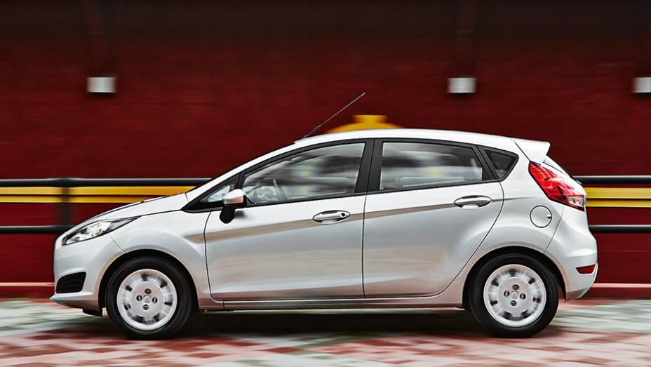 Fiesta S 1.5 usa os mesmos pneus das versões mais caras | <a href="https://beta-develop.quatrorodas.abril.com.br/carros/comparativos/fiesta-x-208-x-c3-749647.shtml" rel="migration">Leia mais</a> Fiesta S 1.5 usa os mesmos pneus das versões mais caras | <a href="https://beta-develop.quatrorodas.abril.com.br/carros/comparativos/fiesta-x-208-x-c3-749647.shtml" rel="migration">Leia mais</a>