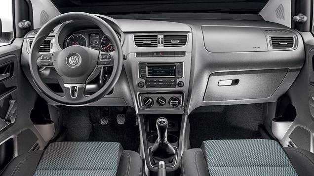 O visor entre mostradores exibe consumo instantâneo | <a href="https://beta-develop.quatrorodas.abril.com.br/carros/testes/volkswagen-fox-bluemotion-749109.shtml" rel="migration">Leia mais</a> O visor entre mostradores exibe consumo instantâneo | <a href="https://beta-develop.quatrorodas.abril.com.br/carros/testes/volkswagen-fox-bluemotion-749109.shtml" rel="migration">Leia mais</a>