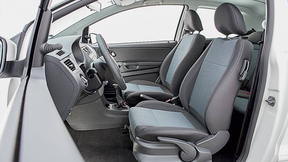Alavanca de ajuste de altura do banco dianteiro fica próxima ao assento | <a href="https://beta-develop.quatrorodas.abril.com.br/carros/testes/volkswagen-fox-bluemotion-749109.shtml" rel="migration">Leia mais</a> Alavanca de ajuste de altura do banco dianteiro fica próxima ao assento | <a href="https://beta-develop.quatrorodas.abril.com.br/carros/testes/volkswagen-fox-bluemotion-749109.shtml" rel="migration">Leia mais</a>