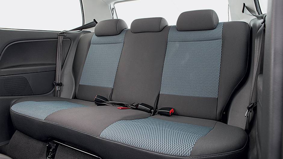 Revestimento de tecido azul é exclusivo da versão | <a href="https://beta-develop.quatrorodas.abril.com.br/carros/testes/volkswagen-fox-bluemotion-749109.shtml" rel="migration">Leia mais</a> Revestimento de tecido azul é exclusivo da versão | <a href="https://beta-develop.quatrorodas.abril.com.br/carros/testes/volkswagen-fox-bluemotion-749109.shtml" rel="migration">Leia mais</a>