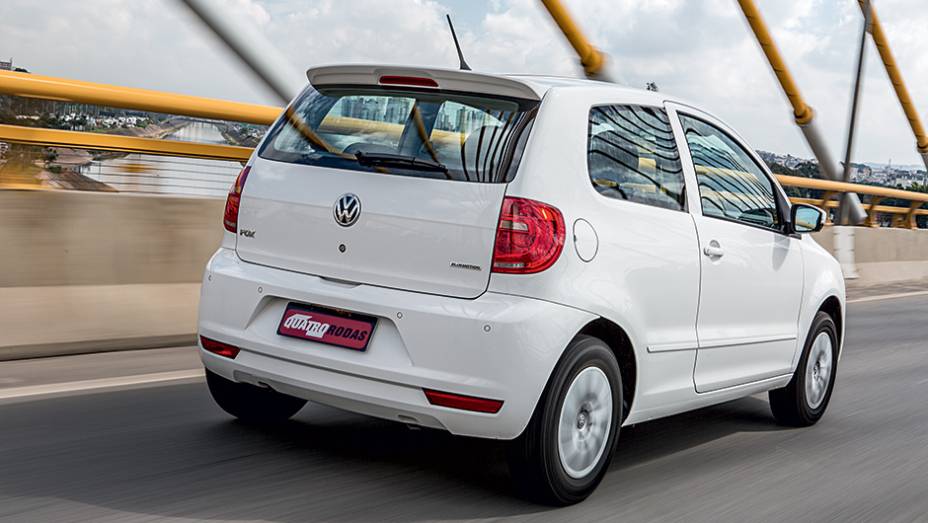 A versão é identificada pelo emblema na traseira | <a href="https://beta-develop.quatrorodas.abril.com.br/carros/testes/volkswagen-fox-bluemotion-749109.shtml" rel="migration">Leia mais</a>