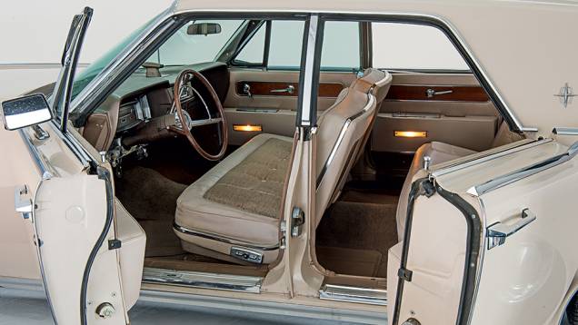 Portas traseiras suicidas: a cara do Continental de 1961 a 70 | <a href="https://beta-develop.quatrorodas.abril.com.br/carros/classicos-grandescarros/lincoln-continental-751204.shtml" rel="migration">Leia mais</a> Portas traseiras suicidas: a cara do Continental de 1961 a 70 | <a href="https://beta-develop.quatrorodas.abril.com.br/carros/classicos-grandescarros/lincoln-continental-751204.shtml" rel="migration">Leia mais</a>