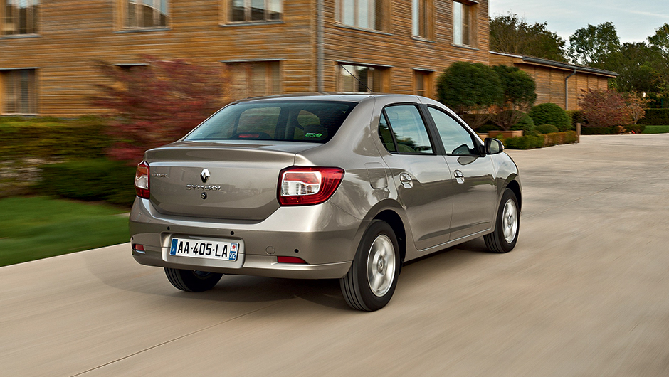 Batizado Symbol em alguns pa&iacute;ses, ele ter&aacute; lanternas horizontais | <a href="https://beta-develop.quatrorodas.abril.com.br/carros/impressoes/dacia-logan-749339.shtml" rel="migration">Leia mais</a>