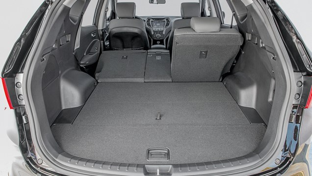 Atrás, 585 litros | <a href="https://beta-develop.quatrorodas.abril.com.br/carros/testes/hyundai-santa-fe-3-3-749761.shtml" rel="migration">Leia mais</a> Atrás, 585 litros | <a href="https://beta-develop.quatrorodas.abril.com.br/carros/testes/hyundai-santa-fe-3-3-749761.shtml" rel="migration">Leia mais</a>