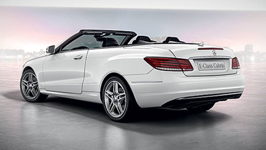 O cabriolet é um conversível de quatro lugares | <a href="https://beta-develop.quatrorodas.abril.com.br/carros/lancamentos/mercedes-benz-250-avantgarde-753592.shtml" rel="migration">Leia mais</a>