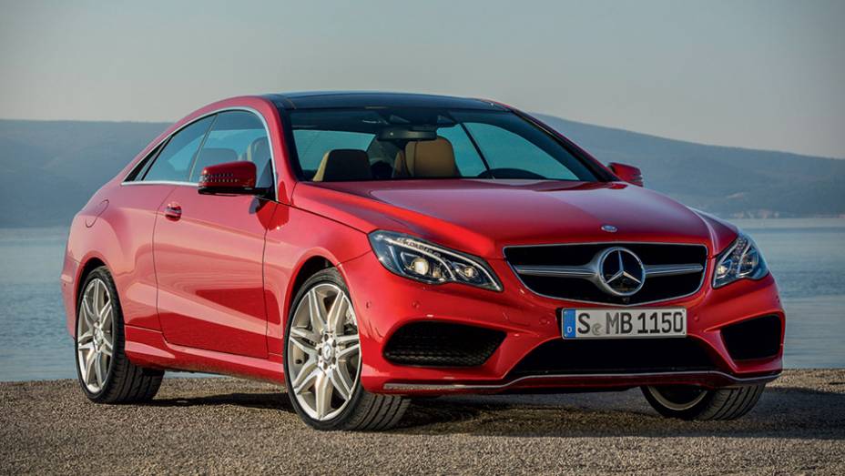 Os far&oacute;is do cup&ecirc; t&ecirc;m design diferenciado | <a href="https://beta-develop.quatrorodas.abril.com.br/carros/lancamentos/mercedes-benz-250-avantgarde-753592.shtml" rel="migration">Leia mais</a>
