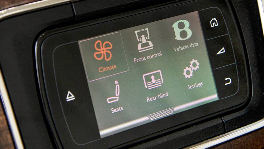 Controle atrás permite regular bancos e ventilação | <a href="https://beta-develop.quatrorodas.abril.com.br/carros/impressoes/bentley-flying-spur-755086.shtml" rel="migration">Leia mais</a> Controle atrás permite regular bancos e ventilação | <a href="https://beta-develop.quatrorodas.abril.com.br/carros/impressoes/bentley-flying-spur-755086.shtml" rel="migration">Leia mais</a>