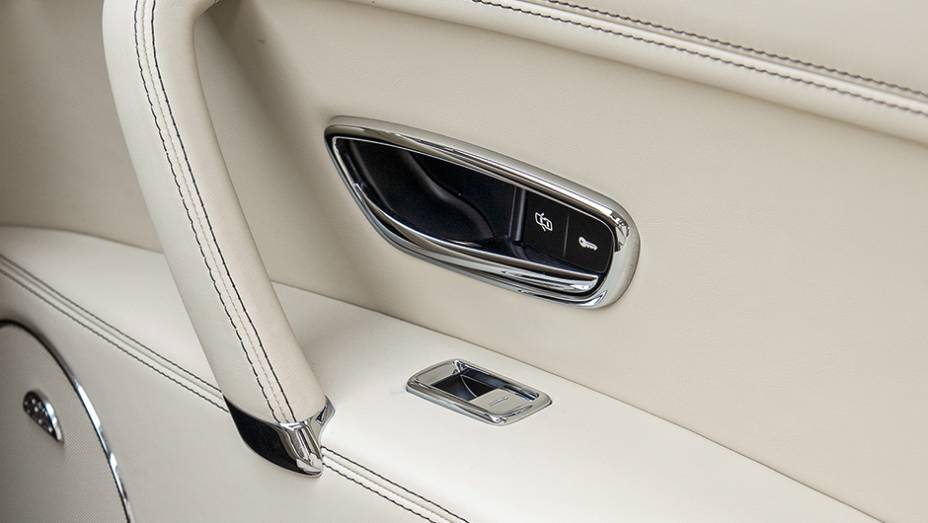 ... e alumínio | <a href="https://beta-develop.quatrorodas.abril.com.br/carros/impressoes/bentley-flying-spur-755086.shtml" rel="migration">Leia mais</a> ... e alumínio | <a href="https://beta-develop.quatrorodas.abril.com.br/carros/impressoes/bentley-flying-spur-755086.shtml" rel="migration">Leia mais</a>