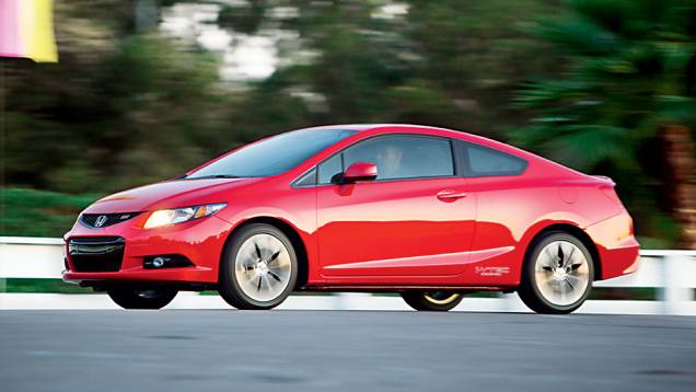 A versão que será importada para o Brasil é a duas-portas | <a href="https://beta-develop.quatrorodas.abril.com.br/carros/impressoes/honda-civic-si-753316.shtml" rel="migration">Leia mais</a> A versão que será importada para o Brasil é a duas-portas | <a href="https://beta-develop.quatrorodas.abril.com.br/carros/impressoes/honda-civic-si-753316.shtml" rel="migration">Leia mais</a>