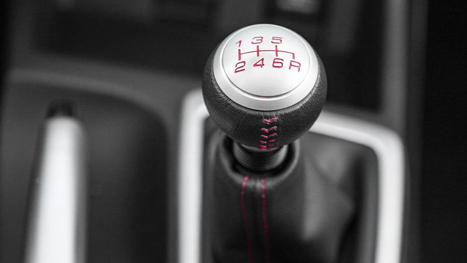 C&acirc;mbio manual de 6 marchas | <a href="https://beta-develop.quatrorodas.abril.com.br/carros/impressoes/honda-civic-si-753316.shtml" rel="migration">Leia mais</a>