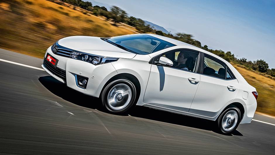 Linha de frente: faróis ousados e grade cromada | <a href="https://beta-develop.quatrorodas.abril.com.br/carros/impressoes/toyota-corolla-2014-751803.shtml" rel="migration">Leia mais</a> Linha de frente: faróis ousados e grade cromada | <a href="https://beta-develop.quatrorodas.abril.com.br/carros/impressoes/toyota-corolla-2014-751803.shtml" rel="migration">Leia mais</a>