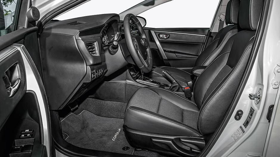 Espaço virou o destaque do novo sedã | <a href="https://beta-develop.quatrorodas.abril.com.br/carros/impressoes/toyota-corolla-2014-751803.shtml" rel="migration">Leia mais</a> Espaço virou o destaque do novo sedã | <a href="https://beta-develop.quatrorodas.abril.com.br/carros/impressoes/toyota-corolla-2014-751803.shtml" rel="migration">Leia mais</a>