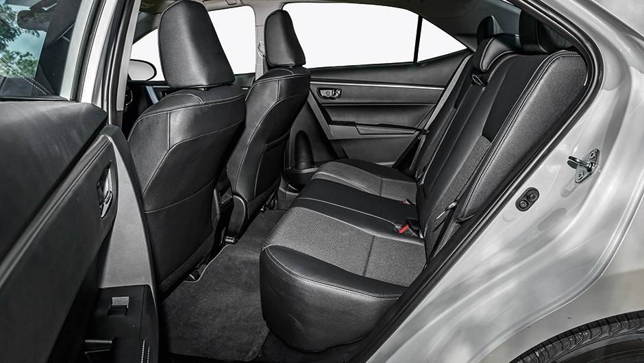 Mais 10 cm para pernas e piso 100% plano atrás | <a href="https://beta-develop.quatrorodas.abril.com.br/carros/impressoes/toyota-corolla-2014-751803.shtml" rel="migration">Leia mais</a> Mais 10 cm para pernas e piso 100% plano atrás | <a href="https://beta-develop.quatrorodas.abril.com.br/carros/impressoes/toyota-corolla-2014-751803.shtml" rel="migration">Leia mais</a>
