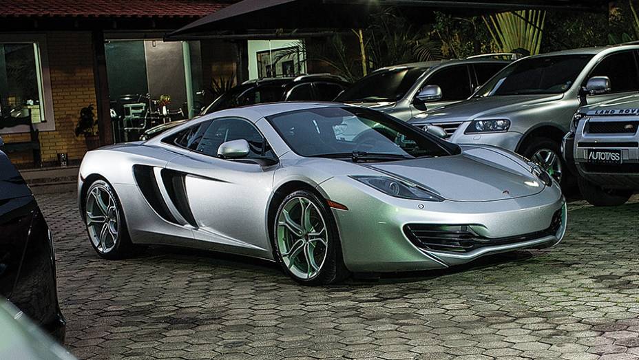 McLaren MP4-12C: inglês de 1,75 milhão de reais e 625 cv | <a href="https://beta-develop.quatrorodas.abril.com.br/reportagens/geral/show-milhoes-754360.shtml" rel="migration">Leia mais</a>