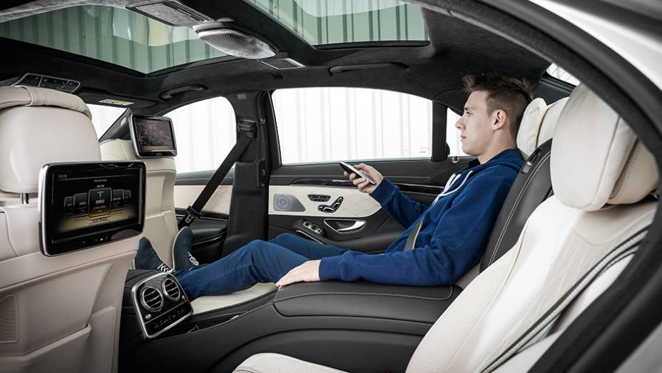 Teto solar duplo, telas individuais e poltronas reclináveis para quem viaja atrás | <a href="https://beta-develop.quatrorodas.abril.com.br/carros/impressoes/mercedes-benz-s-500-754978.shtml" rel="migration">Leia mais</a> Teto solar duplo, telas individuais e poltronas reclináveis para quem viaja atrás | <a href="https://beta-develop.quatrorodas.abril.com.br/carros/impressoes/mercedes-benz-s-500-754978.shtml" rel="migration">Leia mais</a>