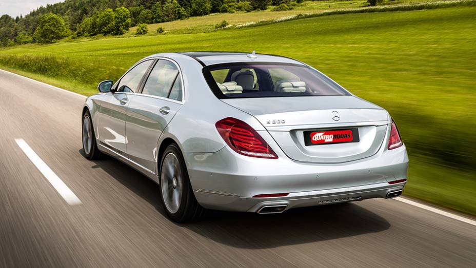 Todas as luzes do ve&iacute;culo s&atilde;o formadas por leds | <a href="https://beta-develop.quatrorodas.abril.com.br/carros/impressoes/mercedes-benz-s-500-754978.shtml" rel="migration">Leia mais</a>