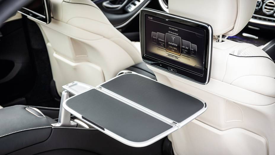 Mesa dobr&aacute;vel | <a href="https://beta-develop.quatrorodas.abril.com.br/carros/impressoes/mercedes-benz-s-500-754978.shtml" rel="migration">Leia mais</a>