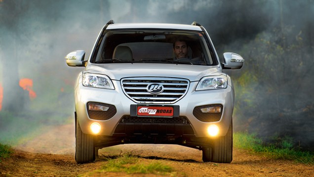 Visual lembra a gera&ccedil;&atilde;o passada dos Hyundai | <a href="https://beta-develop.quatrorodas.abril.com.br/carros/comparativos/lifan-x60-x-chery-tiggo-756386.shtml" rel="migration">Leia mais</a>