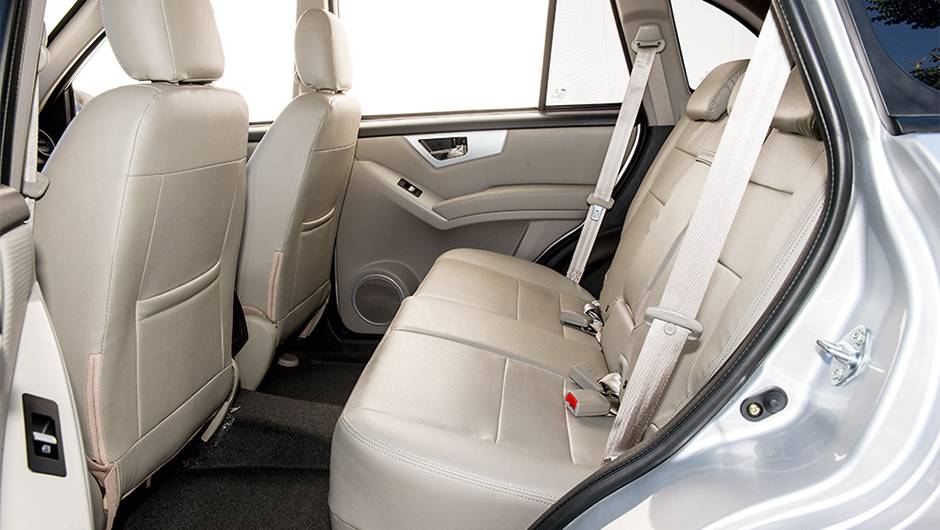 Lifan oferece mais espaço para as pernas no banco traseiro | <a href="https://beta-develop.quatrorodas.abril.com.br/carros/comparativos/lifan-x60-x-chery-tiggo-756386.shtml" rel="migration">Leia mais</a> Lifan oferece mais espaço para as pernas no banco traseiro | <a href="https://beta-develop.quatrorodas.abril.com.br/carros/comparativos/lifan-x60-x-chery-tiggo-756386.shtml" rel="migration">Leia mais</a>
