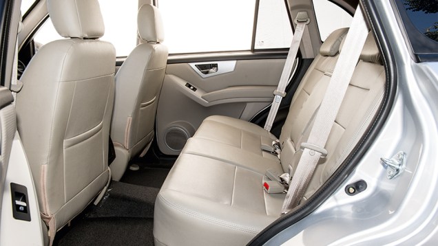 Lifan oferece mais espaço para as pernas no banco traseiro | <a href="https://beta-develop.quatrorodas.abril.com.br/carros/comparativos/lifan-x60-x-chery-tiggo-756386.shtml" rel="migration">Leia mais</a> Lifan oferece mais espaço para as pernas no banco traseiro | <a href="https://beta-develop.quatrorodas.abril.com.br/carros/comparativos/lifan-x60-x-chery-tiggo-756386.shtml" rel="migration">Leia mais</a>