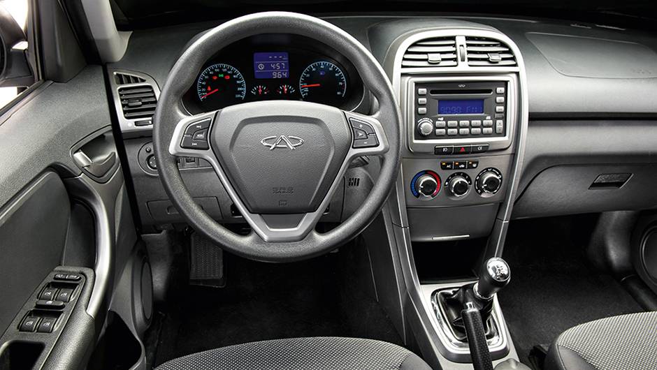 Interior é básico demais. O segmento já pede mais requinte | <a href="https://beta-develop.quatrorodas.abril.com.br/carros/comparativos/lifan-x60-x-chery-tiggo-756386.shtml" rel="migration">Leia mais</a> Interior é básico demais. O segmento já pede mais requinte | <a href="https://beta-develop.quatrorodas.abril.com.br/carros/comparativos/lifan-x60-x-chery-tiggo-756386.shtml" rel="migration">Leia mais</a>