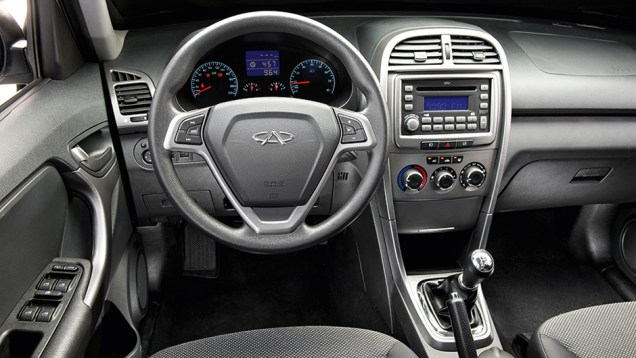 Interior é básico demais. O segmento já pede mais requinte | <a href="https://beta-develop.quatrorodas.abril.com.br/carros/comparativos/lifan-x60-x-chery-tiggo-756386.shtml" rel="migration">Leia mais</a> Interior é básico demais. O segmento já pede mais requinte | <a href="https://beta-develop.quatrorodas.abril.com.br/carros/comparativos/lifan-x60-x-chery-tiggo-756386.shtml" rel="migration">Leia mais</a>