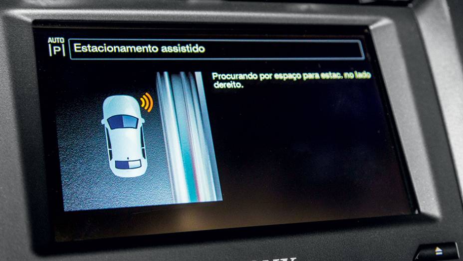 Park Assist | <a href="https://beta-develop.quatrorodas.abril.com.br/carros/testes/ford-fusion-hybrid-757087.shtml" rel="migration">Leia mais</a>