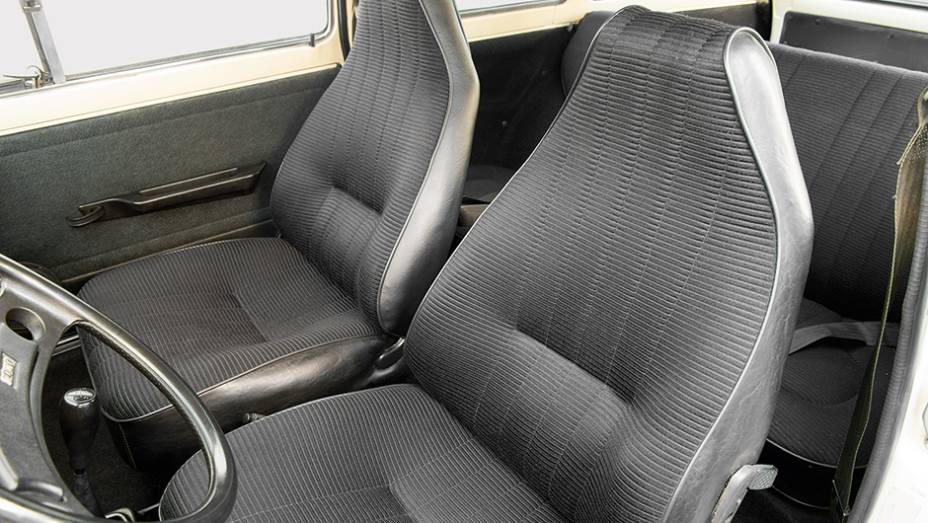 Banco com apoio integrado era coisa rara no segmento | <a href="https://beta-develop.quatrorodas.abril.com.br/carros/classicos-brasileiros/fiat-panorama-756366.shtml" rel="migration">Leia mais</a>
