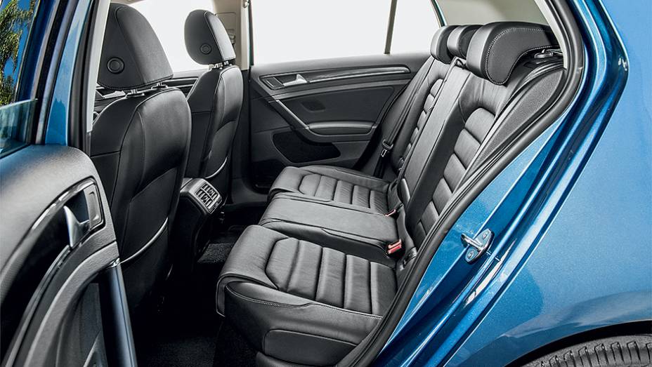 Quem viaja atr&aacute;s tem sa&iacute;da de ar-condicionado dedicada | <a href="https://beta-develop.quatrorodas.abril.com.br/carros/testes/volkswagen-golf-highline-1-4-tsi-755814.shtml" rel="migration">Leia mais</a>