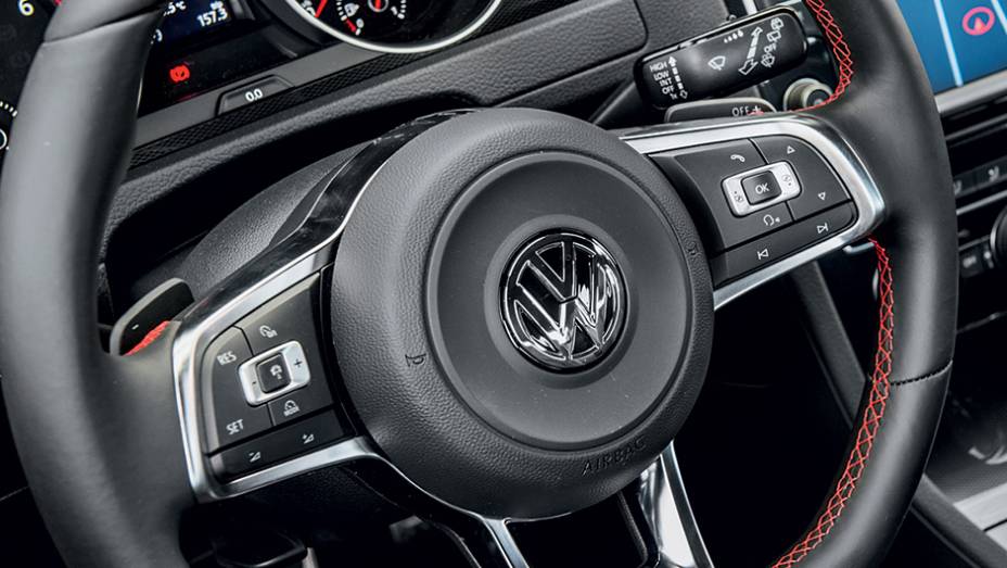 Com revestimento de couro, opcional,... | <a href="https://beta-develop.quatrorodas.abril.com.br/carros/testes/volkswagen-golf-highline-1-4-tsi-755814.shtml" rel="migration">Leia mais</a> Com revestimento de couro, opcional,... | <a href="https://beta-develop.quatrorodas.abril.com.br/carros/testes/volkswagen-golf-highline-1-4-tsi-755814.shtml" rel="migration">Leia mais</a>