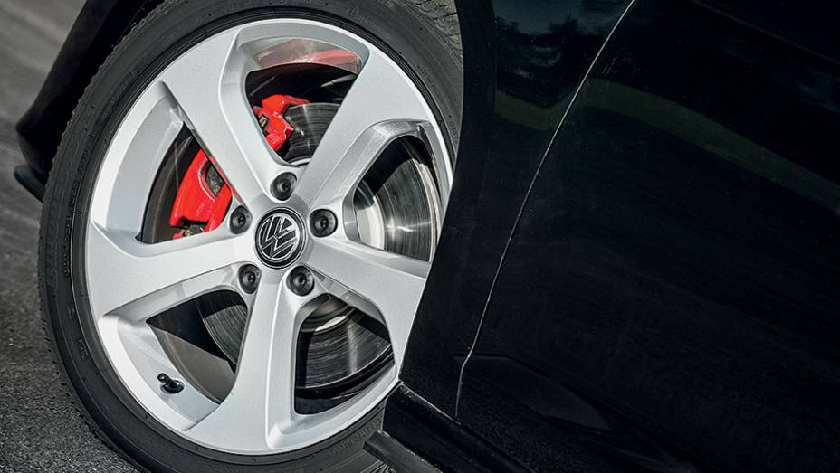 Pinça de freio vermelha: exclusividade | <a href="https://beta-develop.quatrorodas.abril.com.br/carros/testes/volkswagen-golf-highline-1-4-tsi-755814.shtml" rel="migration">Leia mais</a> Pinça de freio vermelha: exclusividade | <a href="https://beta-develop.quatrorodas.abril.com.br/carros/testes/volkswagen-golf-highline-1-4-tsi-755814.shtml" rel="migration">Leia mais</a>