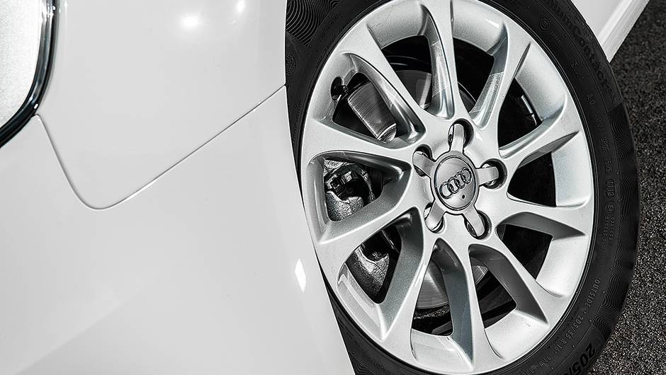 Rodas aro 16 com pneus de perfil alto dão conforto ao A3 | <a href="https://beta-develop.quatrorodas.abril.com.br/carros/comparativos/audi-a3-x-vw-golf-757579.shtml" rel="migration">Leia mais</a> Rodas aro 16 com pneus de perfil alto dão conforto ao A3 | <a href="https://beta-develop.quatrorodas.abril.com.br/carros/comparativos/audi-a3-x-vw-golf-757579.shtml" rel="migration">Leia mais</a>