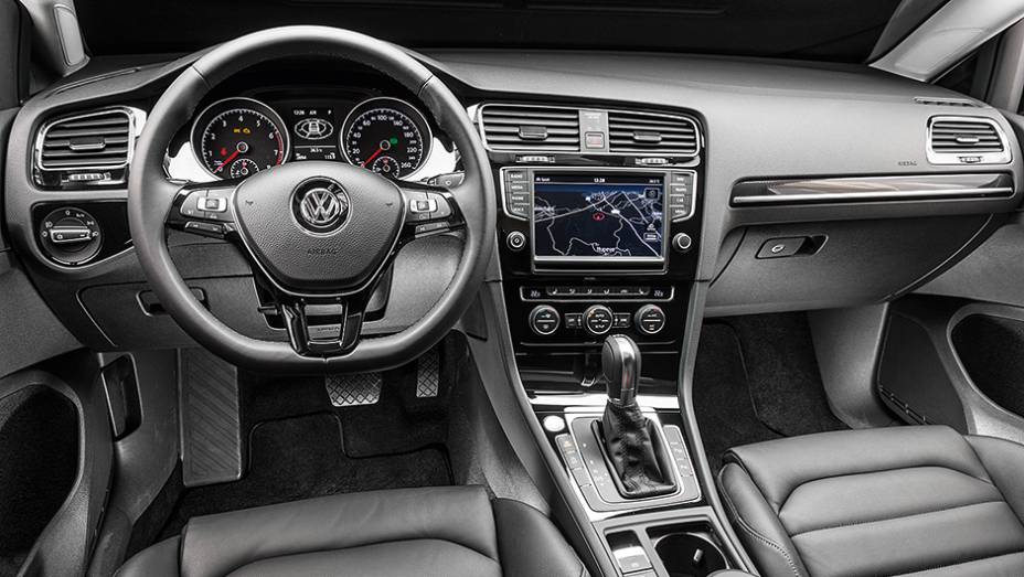 Tela de 8 polegadas: opcional atrelado &agrave; compra de outros | <a href="https://beta-develop.quatrorodas.abril.com.br/carros/comparativos/audi-a3-x-vw-golf-757579.shtml" rel="migration">Leia mais</a>