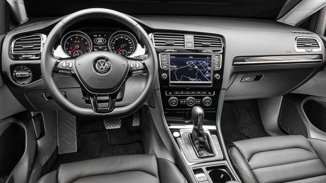 Tela de 8 polegadas: opcional atrelado à compra de outros | <a href="https://beta-develop.quatrorodas.abril.com.br/carros/comparativos/audi-a3-x-vw-golf-757579.shtml" rel="migration">Leia mais</a> Tela de 8 polegadas: opcional atrelado à compra de outros | <a href="https://beta-develop.quatrorodas.abril.com.br/carros/comparativos/audi-a3-x-vw-golf-757579.shtml" rel="migration">Leia mais</a>