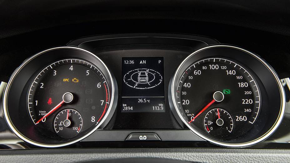 Disposi&ccedil;&atilde;o dos instrumentos similar &agrave; do A3 | <a href="https://beta-develop.quatrorodas.abril.com.br/carros/comparativos/audi-a3-x-vw-golf-757579.shtml" rel="migration">Leia mais</a>