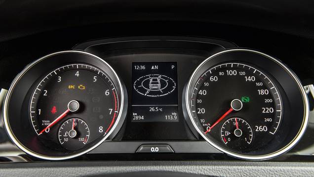 Disposição dos instrumentos similar à do A3 | <a href="https://beta-develop.quatrorodas.abril.com.br/carros/comparativos/audi-a3-x-vw-golf-757579.shtml" rel="migration">Leia mais</a> Disposição dos instrumentos similar à do A3 | <a href="https://beta-develop.quatrorodas.abril.com.br/carros/comparativos/audi-a3-x-vw-golf-757579.shtml" rel="migration">Leia mais</a>
