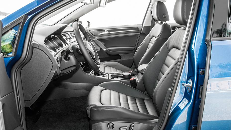 Banco elétrico, couro e rodas aro 17 são opcionais | <a href="https://beta-develop.quatrorodas.abril.com.br/carros/comparativos/audi-a3-x-vw-golf-757579.shtml" rel="migration">Leia mais</a> Banco elétrico, couro e rodas aro 17 são opcionais | <a href="https://beta-develop.quatrorodas.abril.com.br/carros/comparativos/audi-a3-x-vw-golf-757579.shtml" rel="migration">Leia mais</a>