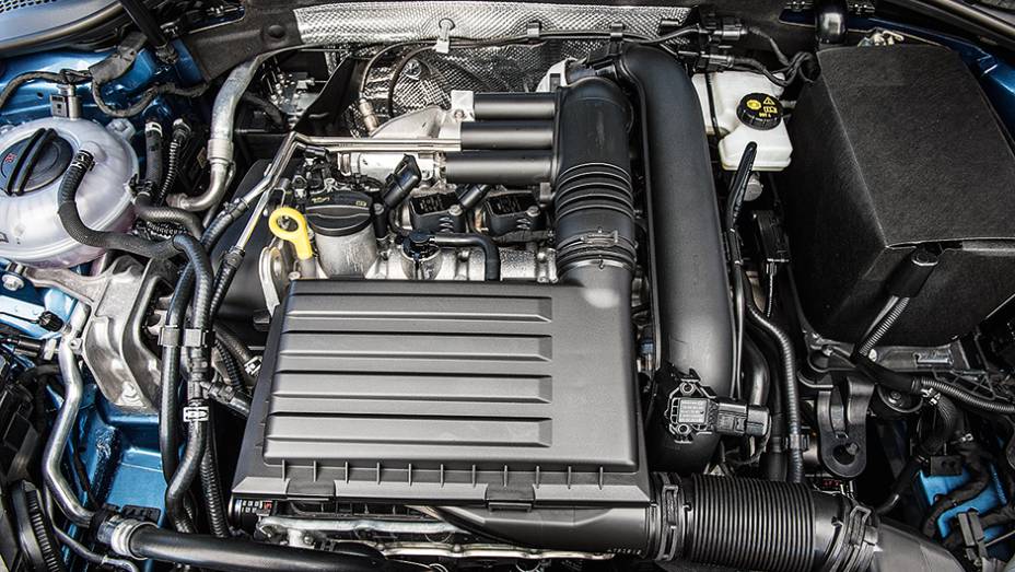 Motor tem prepara&ccedil;&atilde;o mais forte, com 140 cv | <a href="https://beta-develop.quatrorodas.abril.com.br/carros/comparativos/audi-a3-x-vw-golf-757579.shtml" rel="migration">Leia mais</a>