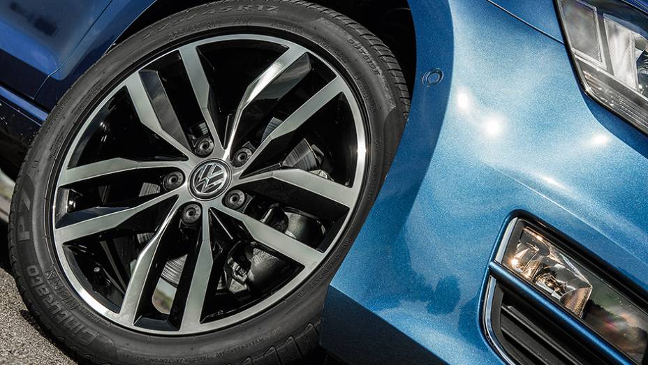 | <a href="https://beta-develop.quatrorodas.abril.com.br/carros/comparativos/audi-a3-x-vw-golf-757579.shtml" rel="migration">Leia mais</a> | <a href="https://beta-develop.quatrorodas.abril.com.br/carros/comparativos/audi-a3-x-vw-golf-757579.shtml" rel="migration">Leia mais</a>