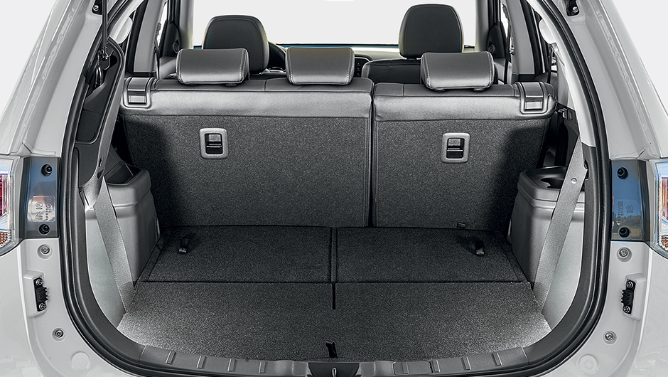 ... que podem ficar embutidos | <a href="https://beta-develop.quatrorodas.abril.com.br/carros/testes/mitsubishi-outlander-gt-v6-3-0-757583.shtml" rel="migration">Leia mais</a>