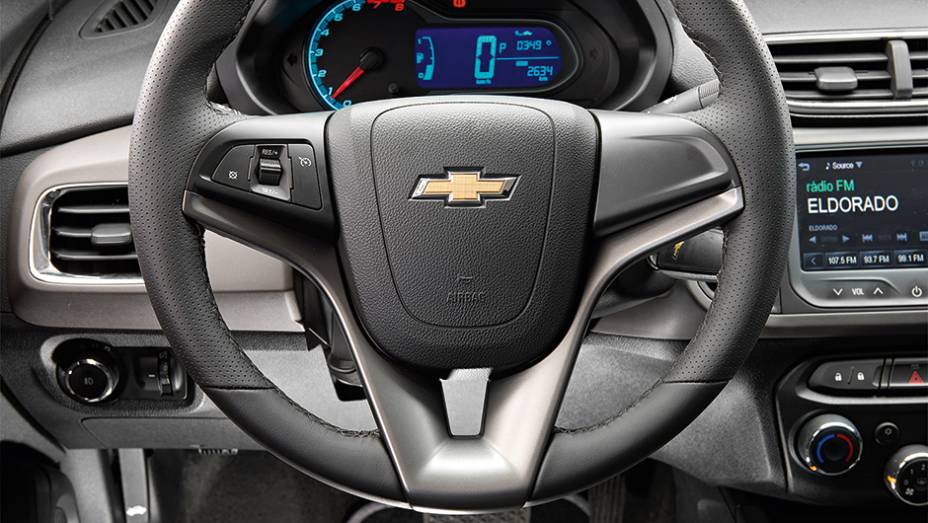 Cad&ecirc; o volante completo do Cruze? | <a href="https://beta-develop.quatrorodas.abril.com.br/carros/comparativos/cobalt-x-prisma-756506.shtml" rel="migration">Leia mais</a>