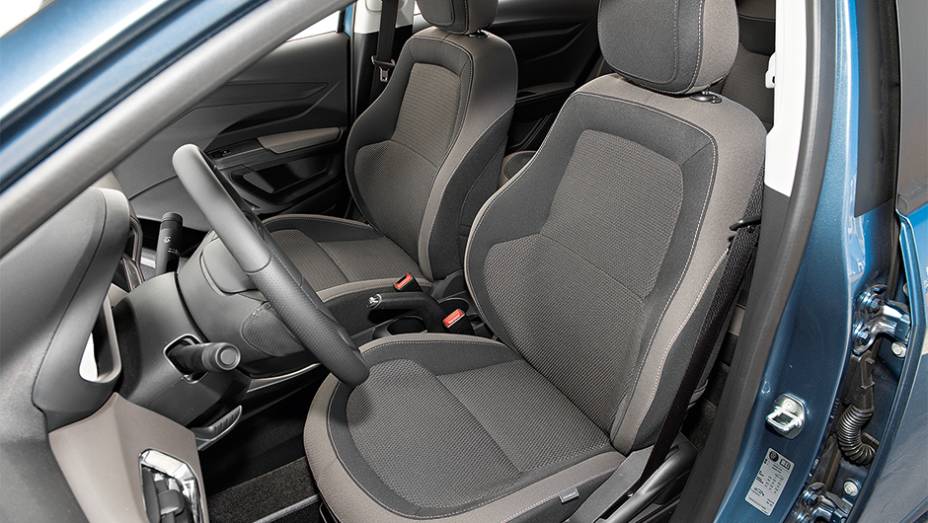 Banco em dois tons lhe dá um ar jovial | <a href="https://beta-develop.quatrorodas.abril.com.br/carros/comparativos/cobalt-x-prisma-756506.shtml" rel="migration">Leia mais</a> Banco em dois tons lhe dá um ar jovial | <a href="https://beta-develop.quatrorodas.abril.com.br/carros/comparativos/cobalt-x-prisma-756506.shtml" rel="migration">Leia mais</a>