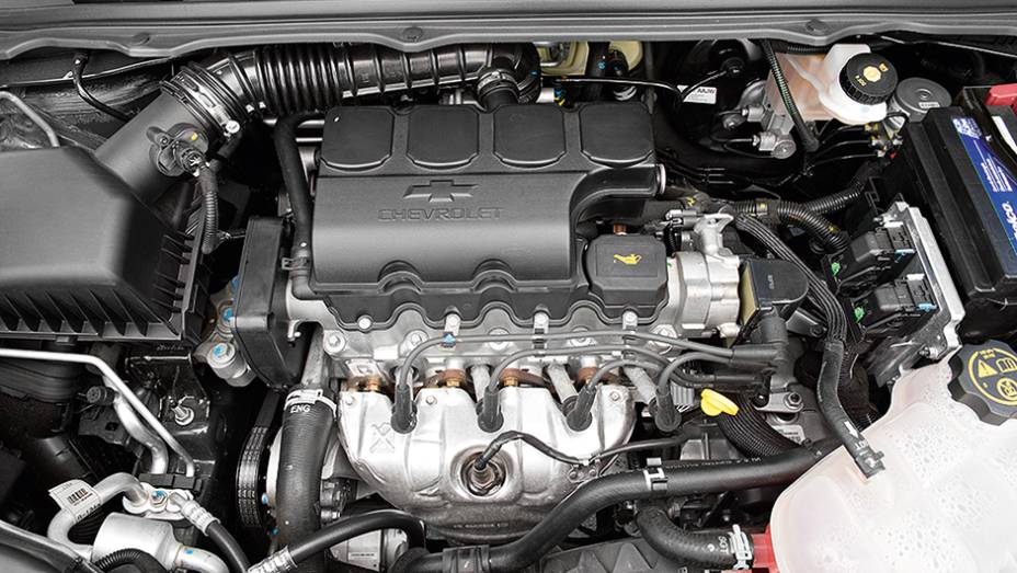 | <a href="https://beta-develop.quatrorodas.abril.com.br/carros/comparativos/cobalt-x-prisma-756506.shtml" rel="migration">Leia mais</a> | <a href="https://beta-develop.quatrorodas.abril.com.br/carros/comparativos/cobalt-x-prisma-756506.shtml" rel="migration">Leia mais</a>