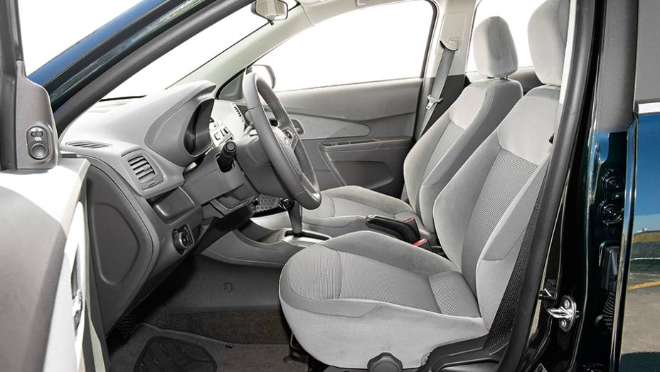 Uso de materiais claros areja a cabine | <a href="https://beta-develop.quatrorodas.abril.com.br/carros/comparativos/cobalt-x-prisma-756506.shtml" rel="migration">Leia mais</a> Uso de materiais claros areja a cabine | <a href="https://beta-develop.quatrorodas.abril.com.br/carros/comparativos/cobalt-x-prisma-756506.shtml" rel="migration">Leia mais</a>
